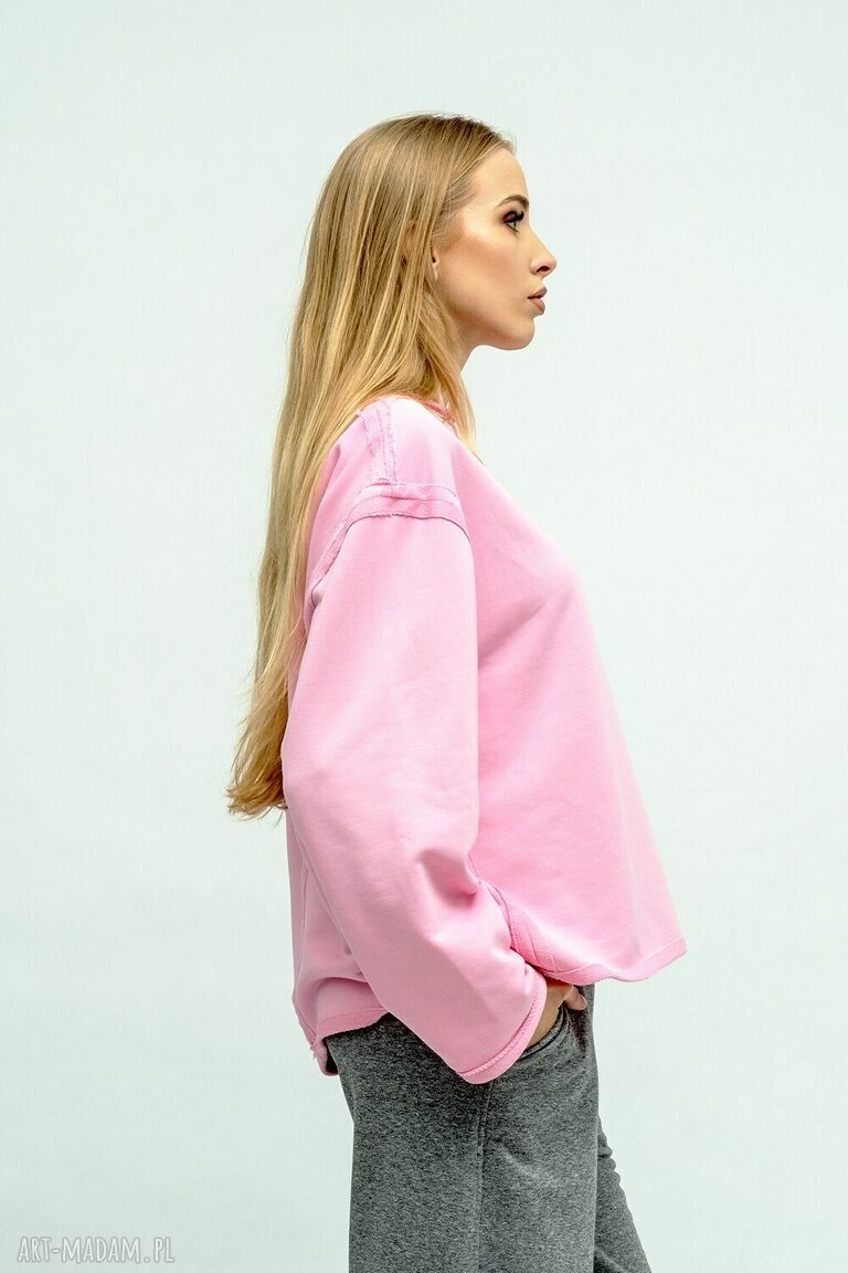 Ręcznie szyta różowa bluza crop Cindi - luźny fason i surowe wykończenie