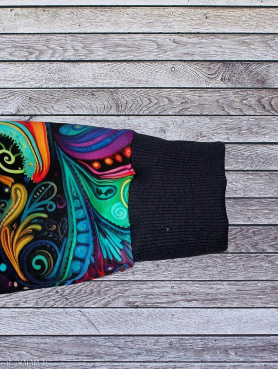 Bluza damska „Esy floresy” - sielskie szycie, kolorowy print i wygodna kieszeń kangurka