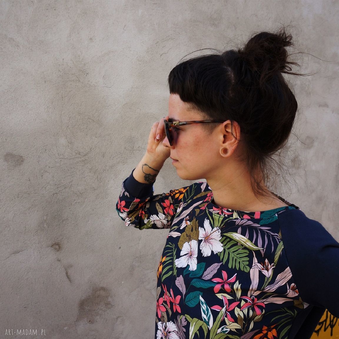 Bluza damska w kwiaty z dzianiny