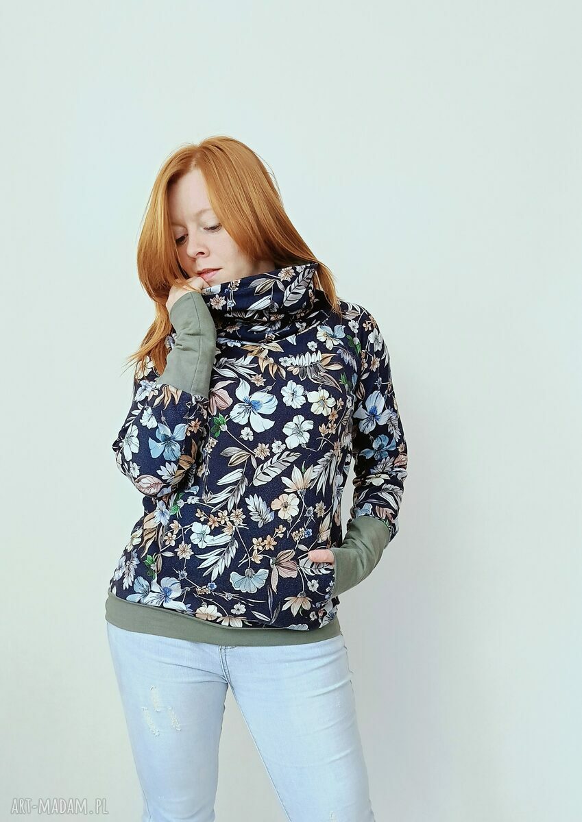 Bluza damska z kominem w kwiaty na granacie - rozmiar 2XS-3XL