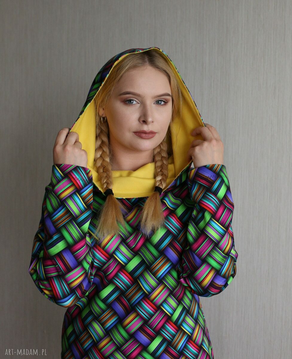 Bluza damska KOLOROWA PLECIONKA - hoodie z kominem i trwałym drukiem cyfrowym
