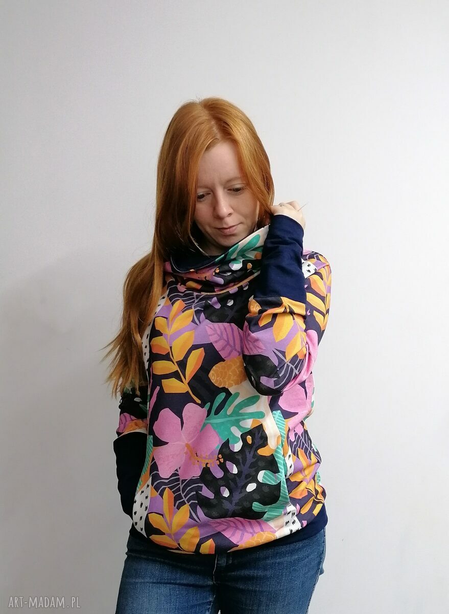 Bluza damska JUNGLE z kominem - granatowy komin i kolorowy wzór