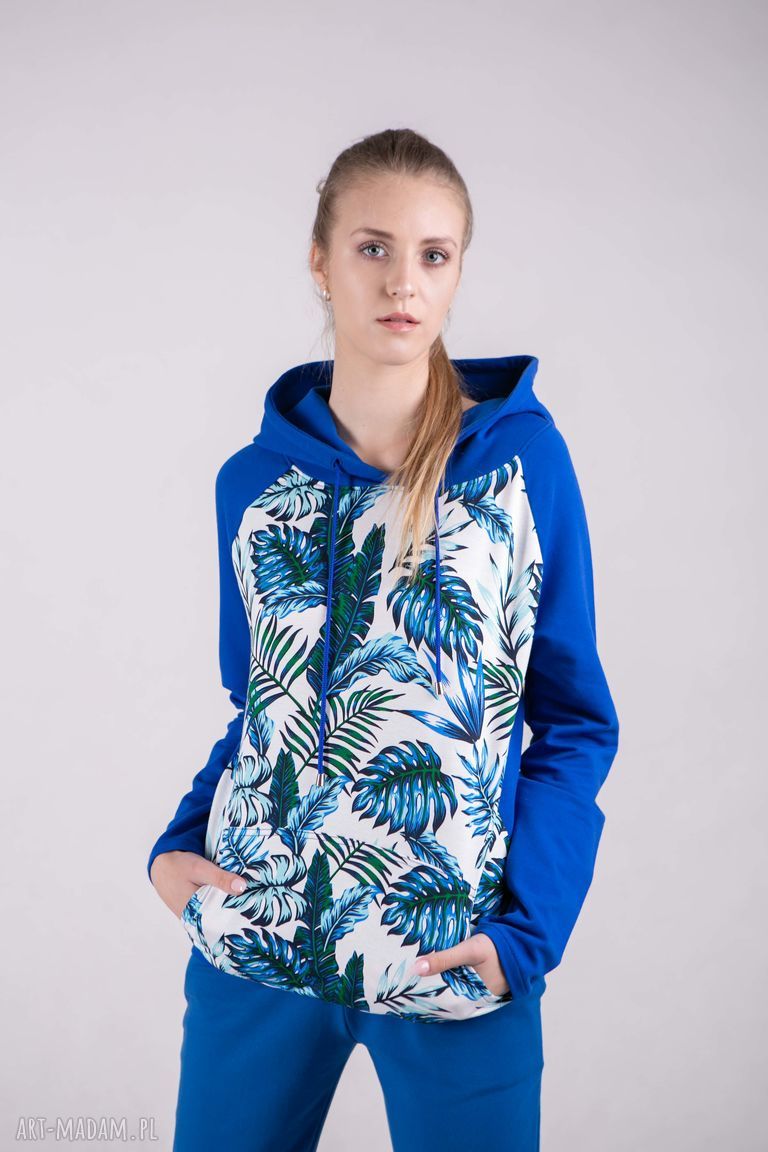 Bluza damska z kapturem w chabrowym wzorze