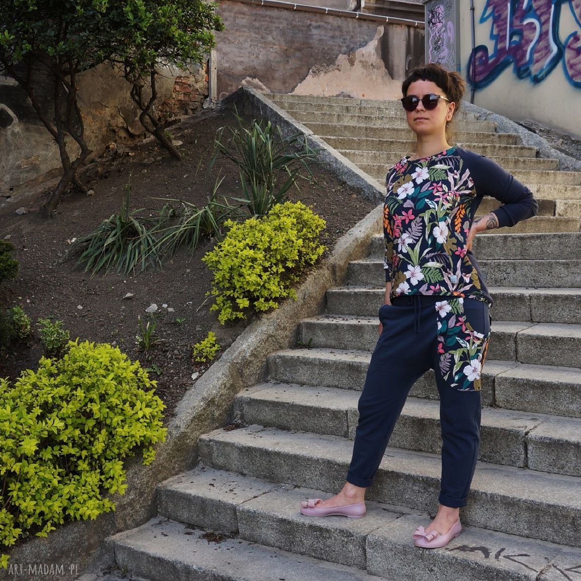 Bluza damska w kwiaty z dzianiny
