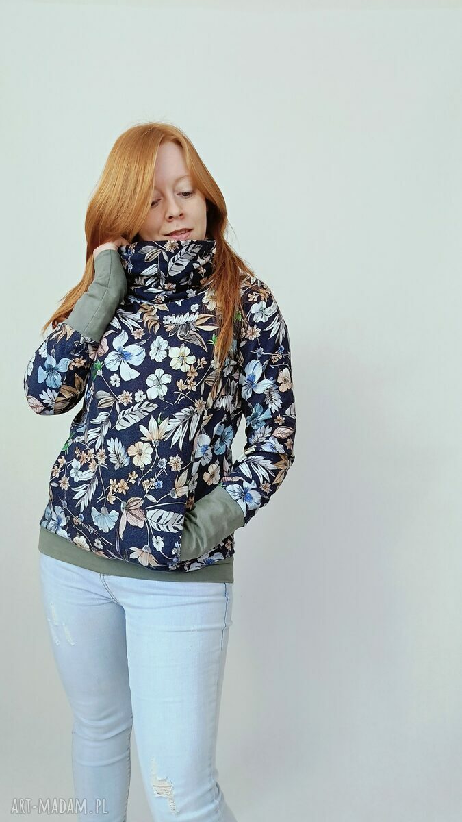 Bluza damska z kominem w kwiaty na granacie - rozmiar 2XS-3XL