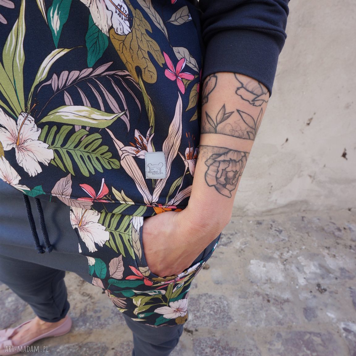 Bluza damska w kwiaty z dzianiny