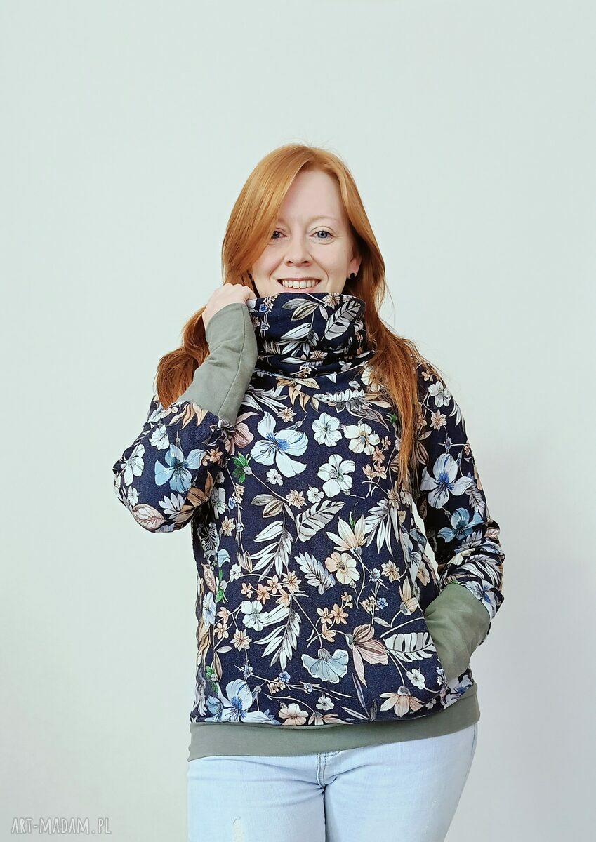 Bluza damska z kominem w kwiaty na granacie - rozmiar 2XS-3XL