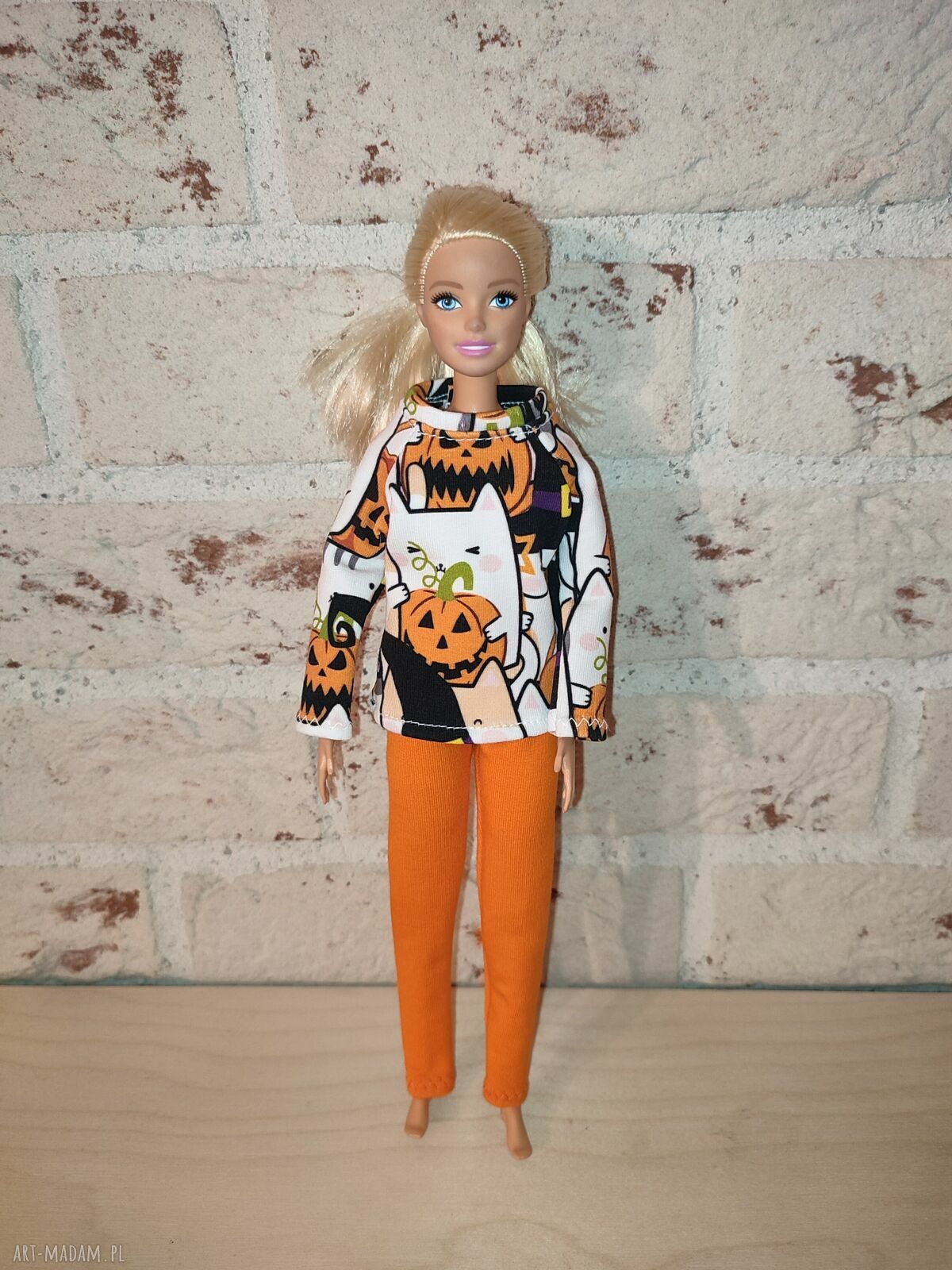 Bluza dla lalki Barbie zapinana na rzep - handmade