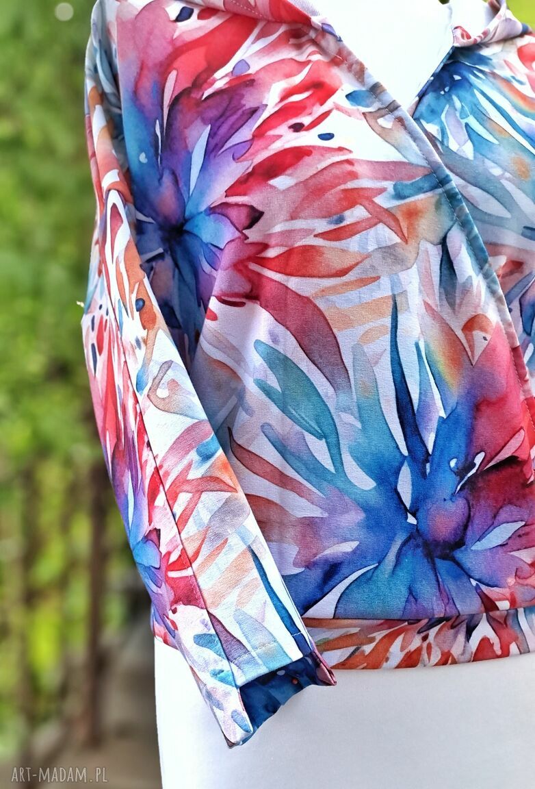 Bluza „Jak malowana” - kolorowa bluza z kapturem, dekolt kopertowy, rozm. S/M