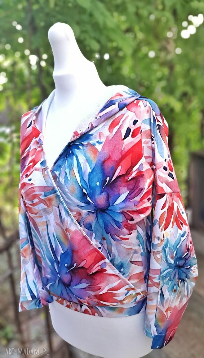 Bluza „Jak malowana” - kolorowa bluza z kapturem, dekolt kopertowy, rozm. S/M