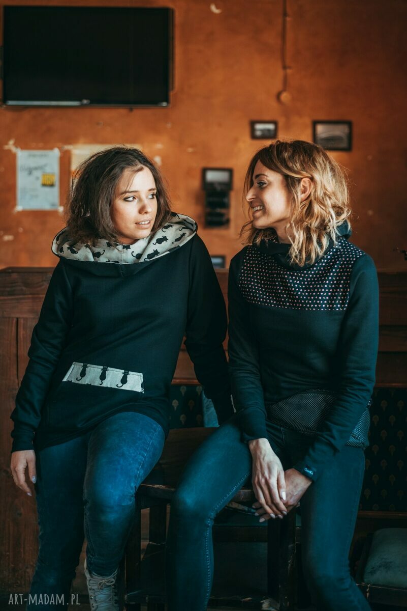 Czarna bluza z kapturem koty dzianina 85% bawełna 15% elastan, kangurka (XS XXL)