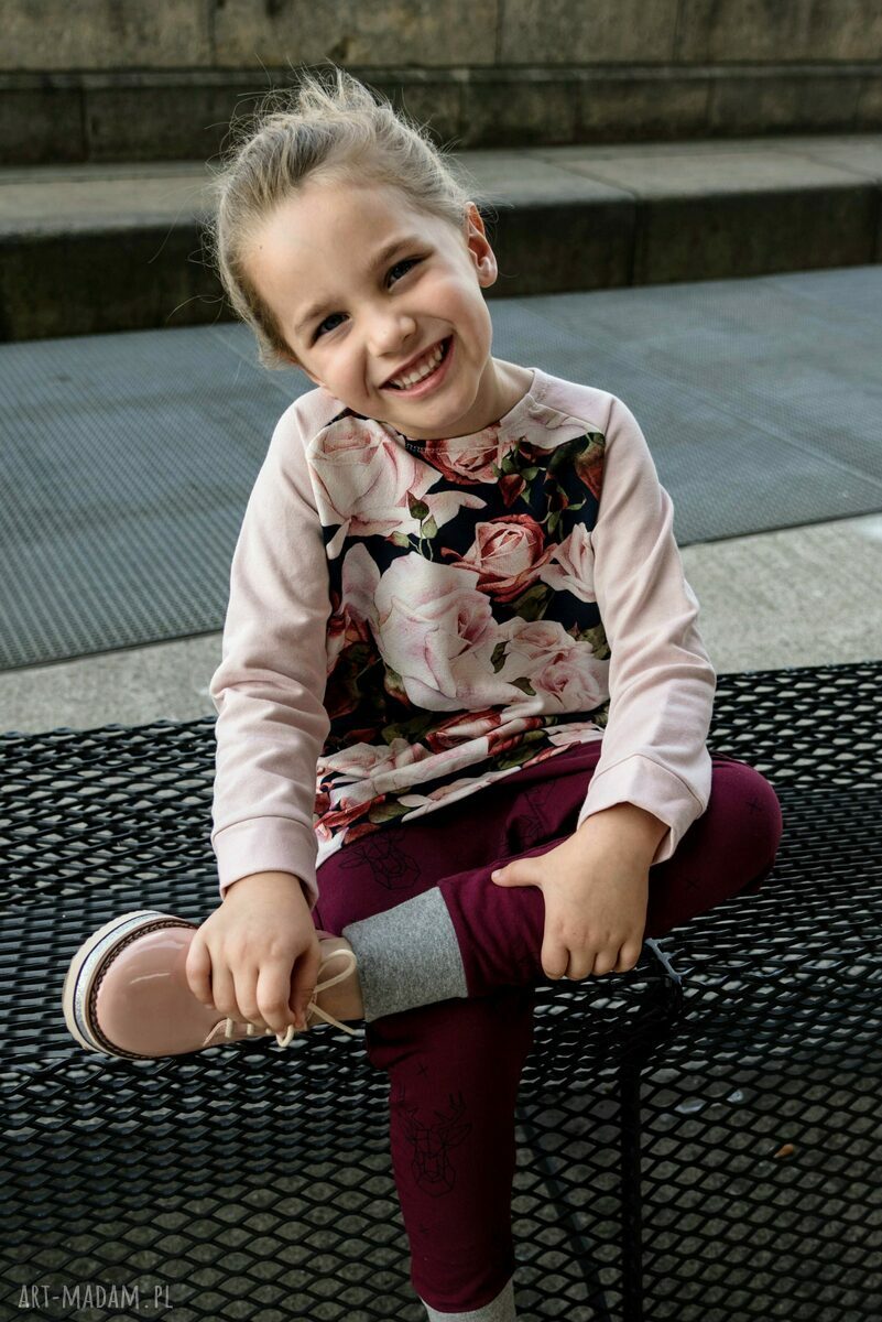 Ręcznie robiona bluza Rose Garden w pudrowym różu dla dziewczynki