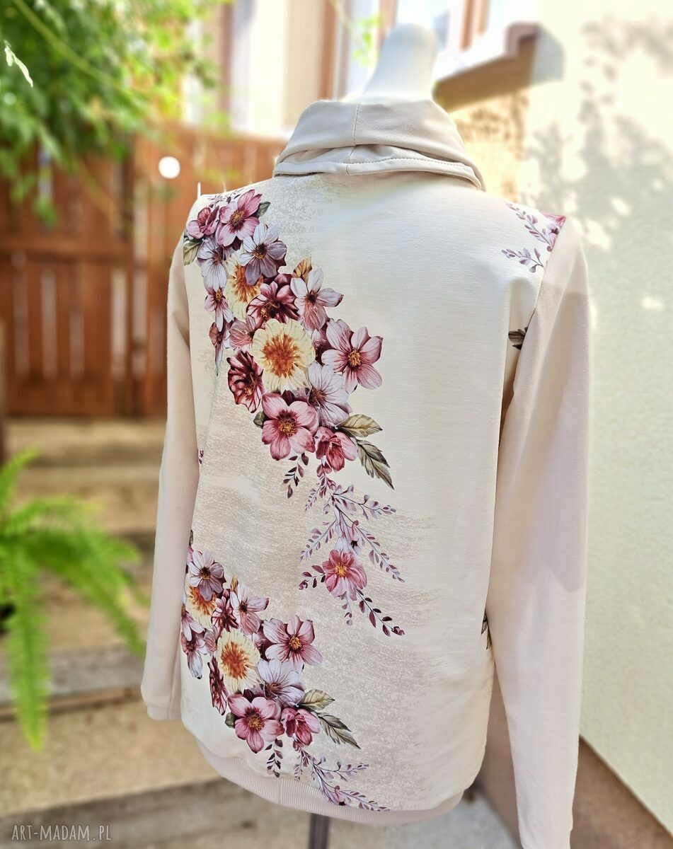 Bluza z motylem - elegancka beżowa z wywijanym kominem (Cuda Renki)