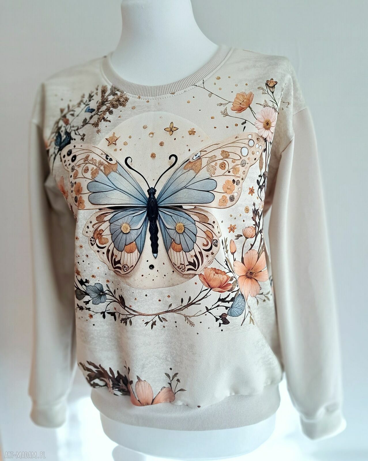 Beżowa bluza z kolorowym motylem - rozmiar S/M (lekki oversize)