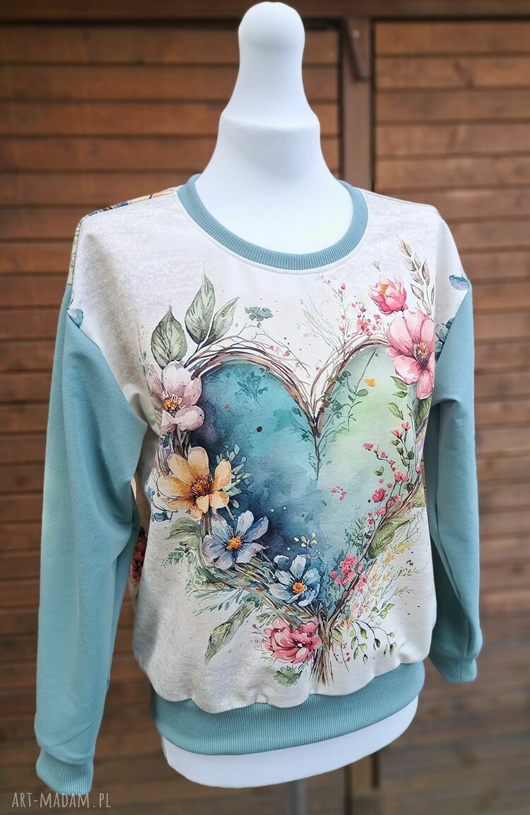 Bluza z serduchem, lekko oversize - ręcznie szyta, rozmiar S/M