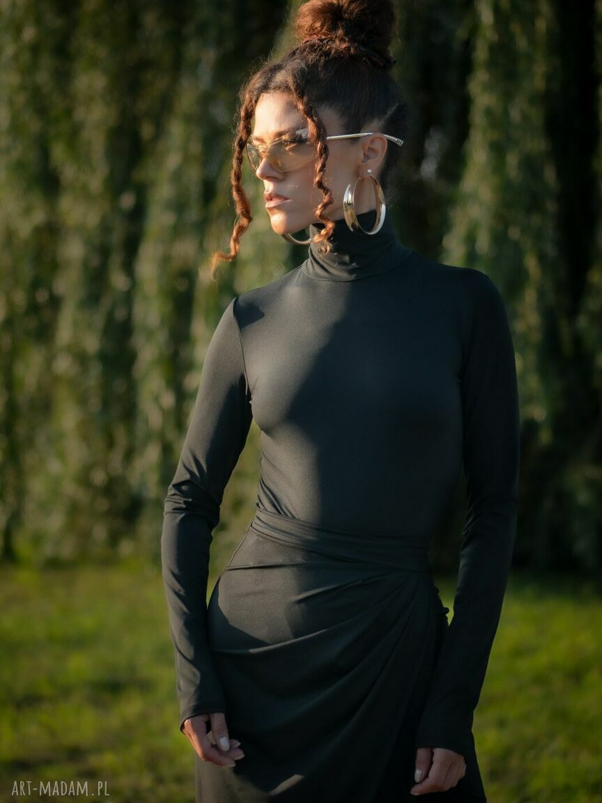 Czarna bluzka z golfem Gigi Black - złote guziki i oddychający jersey