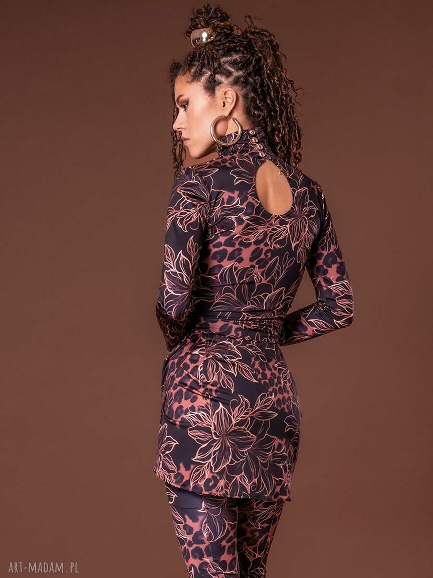 Bluzka z golfem Milita Nikonorov - elegancka i efektowna