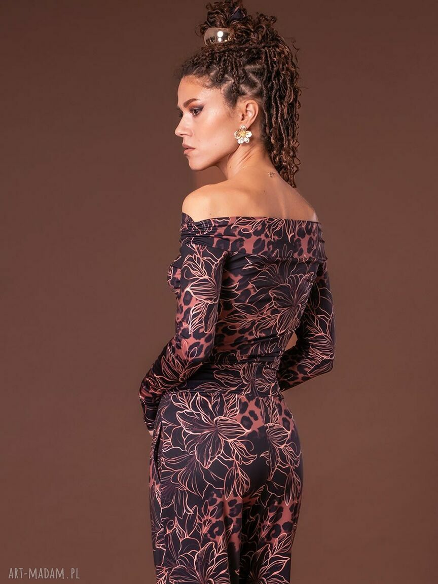 Bluzka z odsłoniętymi ramionami - elegancka, handmade z autorskim nadrukiem