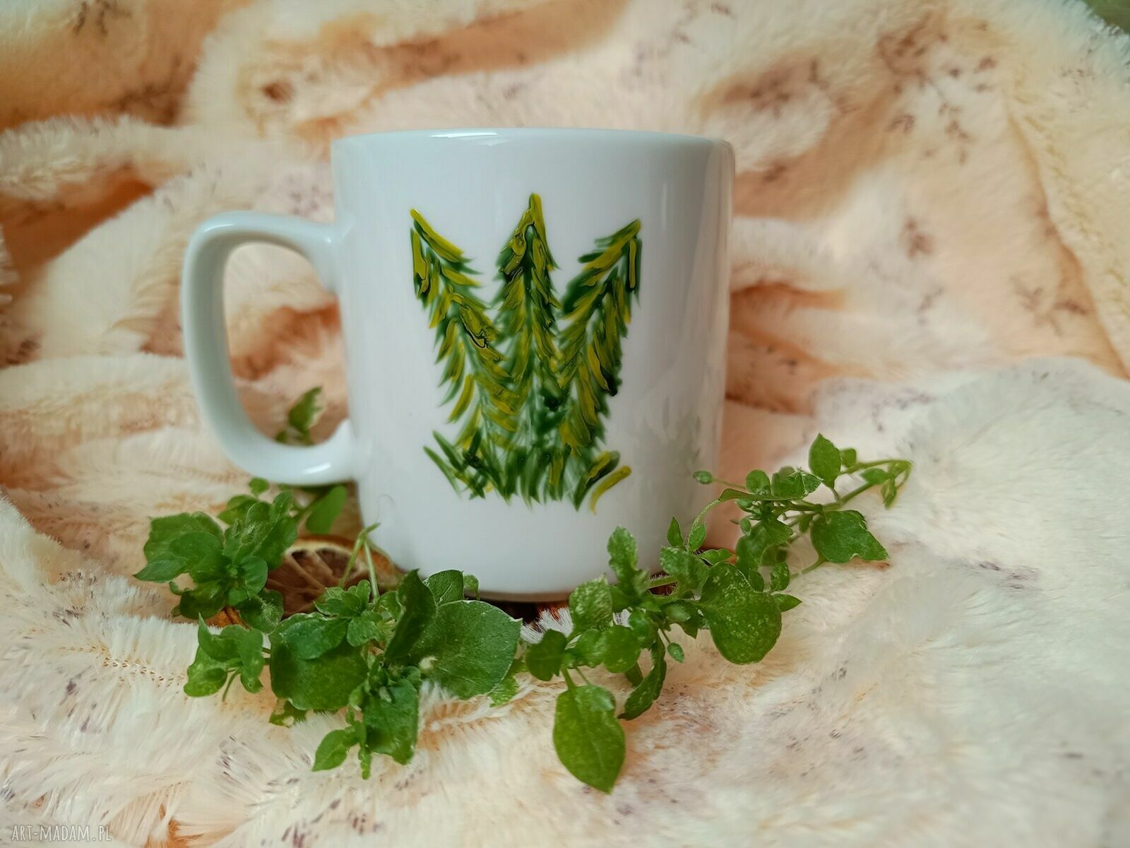 Bocian na łąkach - ręcznie malowany kubek porcelanowy 270 ml