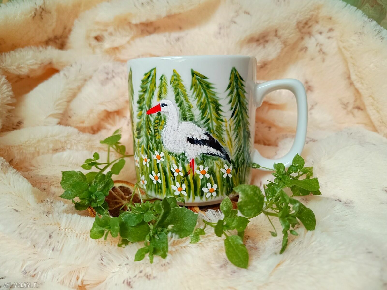 Bocian na łąkach - ręcznie malowany kubek porcelanowy 270 ml