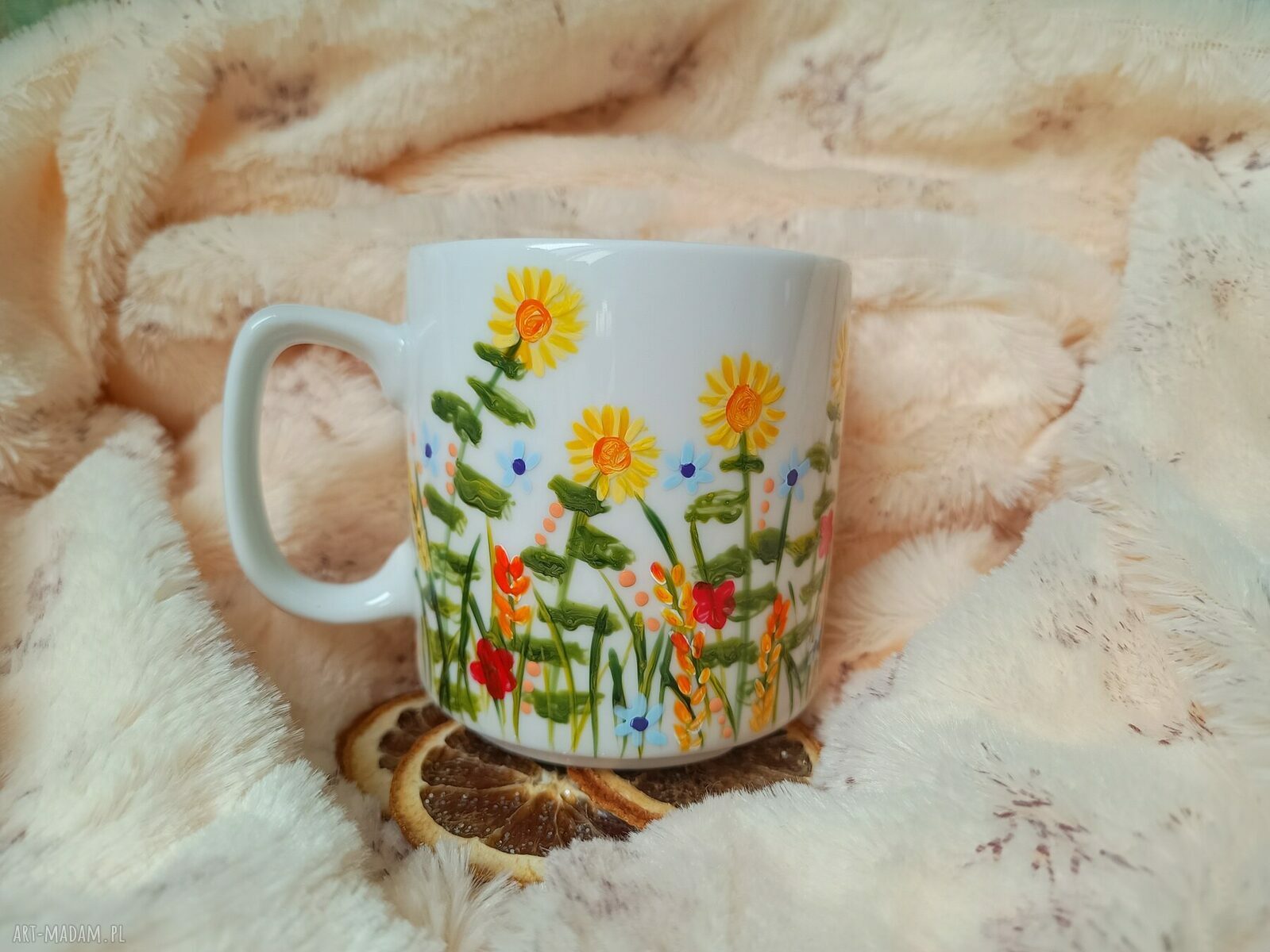 Bocian w letnim ogrodzie - ręcznie malowany kubek porcelanowy 270 ml