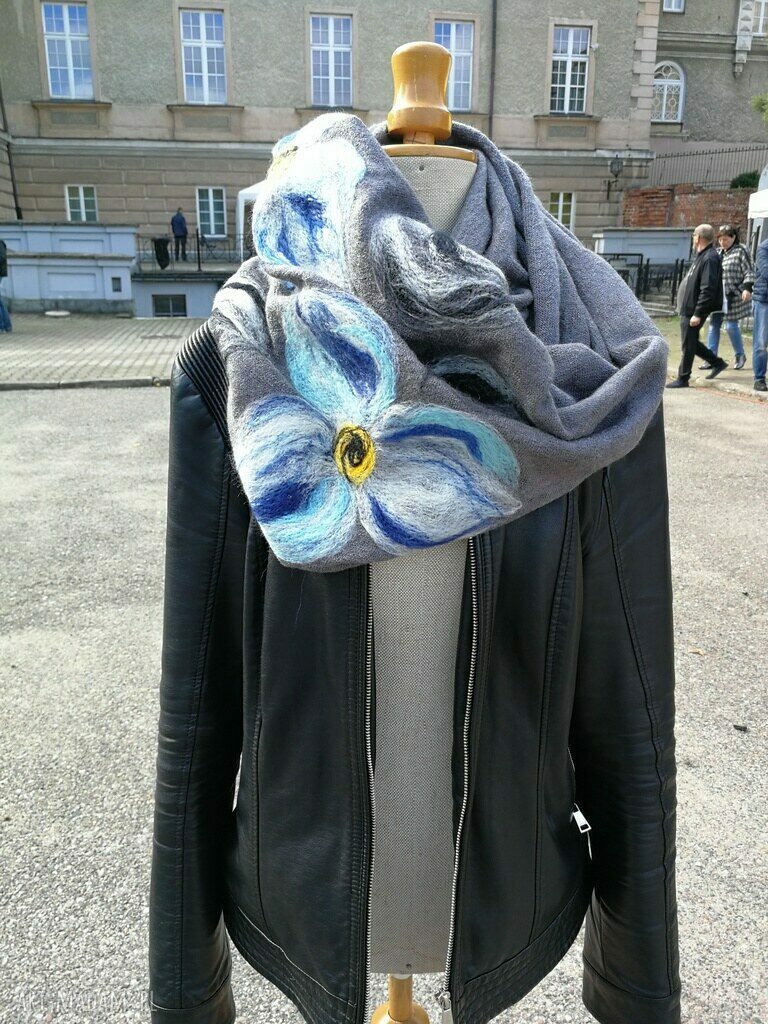 Komin boho etno z filcowanej wełny merino w kolorowe kwiaty