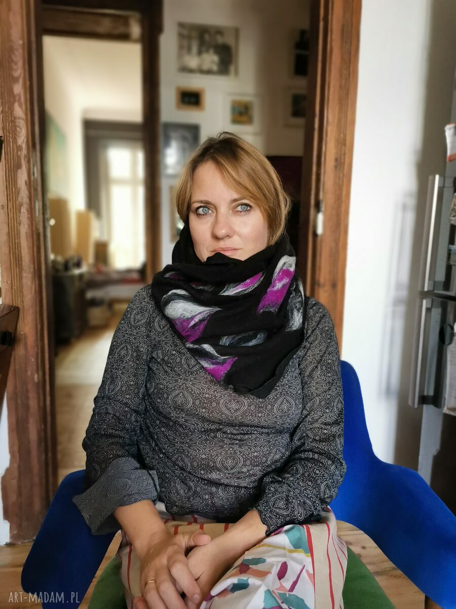 Boho komin wełniany z merino w kwiaty - tuba, która otula szyję