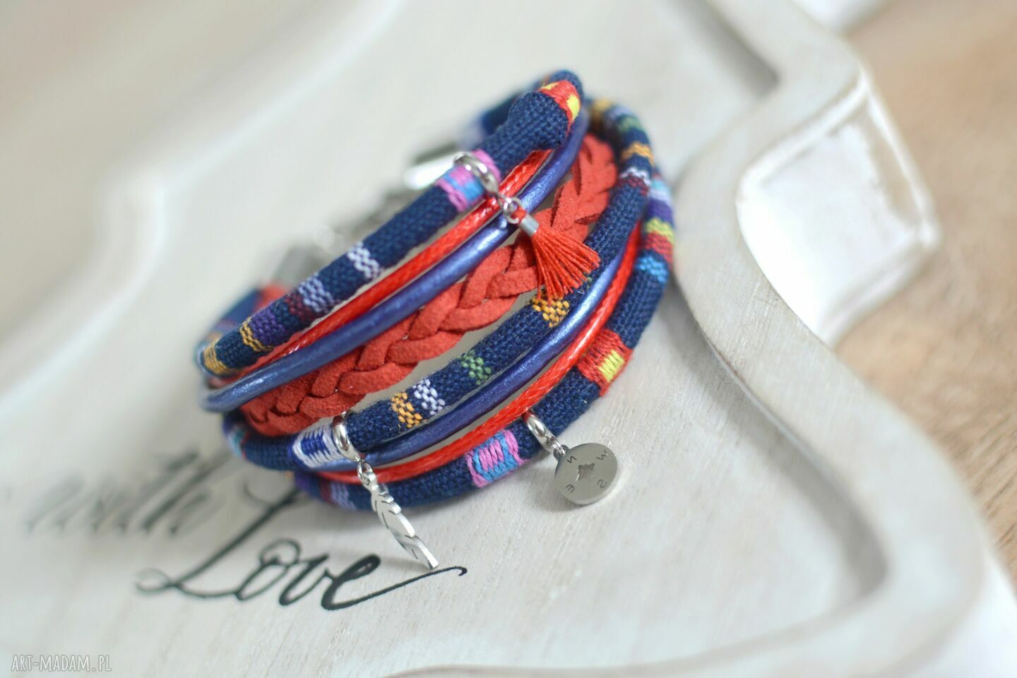 Bransoletka boho mix Gipsy IV z minichwostami i zawieszkami ze stali
