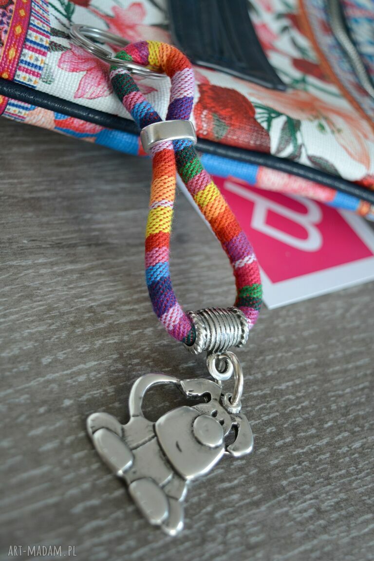 Brelok boho Rainbow z psem - tęczowy brelok do kluczy