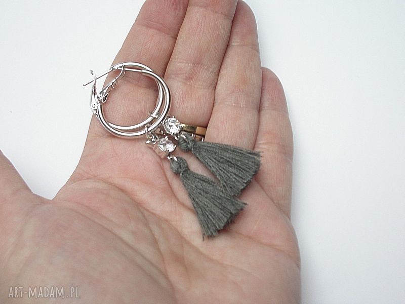 Kolczyki boho Circle Grey z chwostami elegancki szary akcent