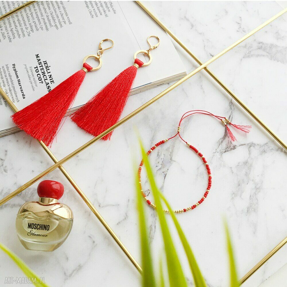 Kolczyki Boho Red z długimi chwostami - lekkie, modne i nieuczulające