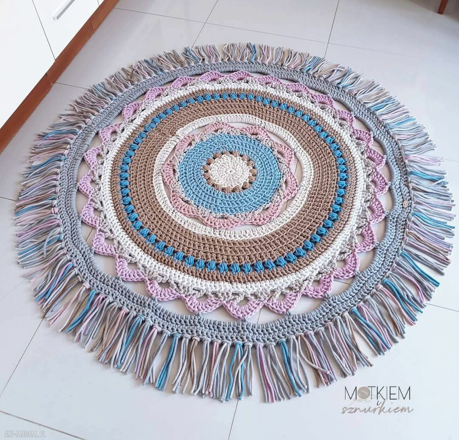Ręcznie wykonany okrągły dywan boho ze sznurka bawełnianego 155 cm