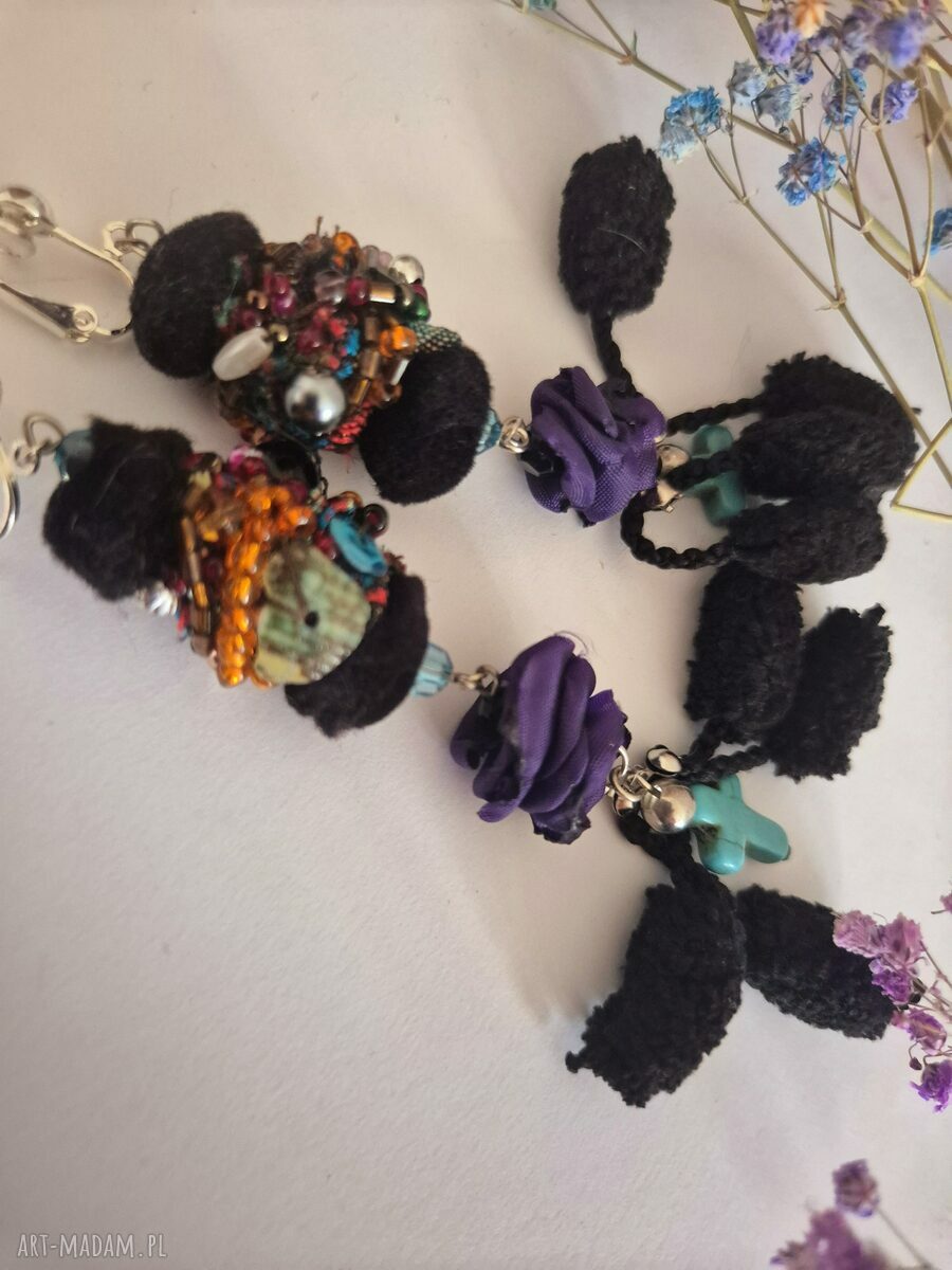 Klipsy boho z kolorowymi pomponami - lekkie i etno, turkusowe
