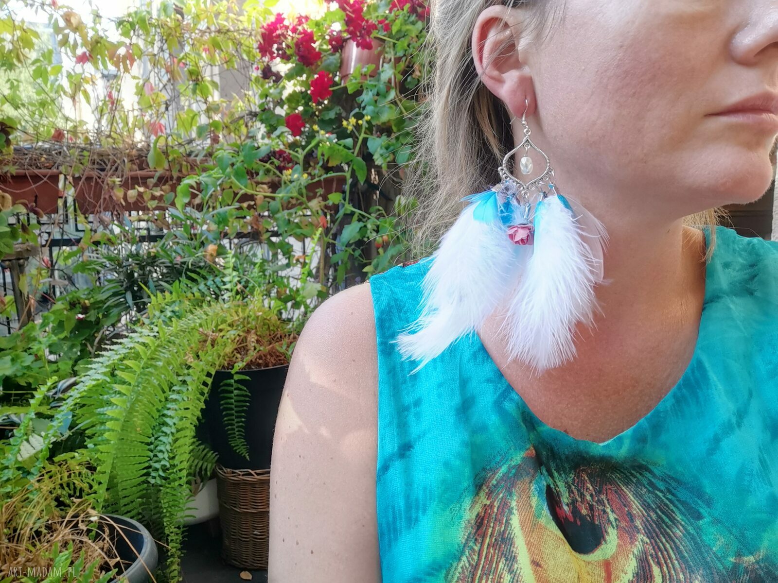 Boho ślubne kolczyki z różą i piórami - leciutkie