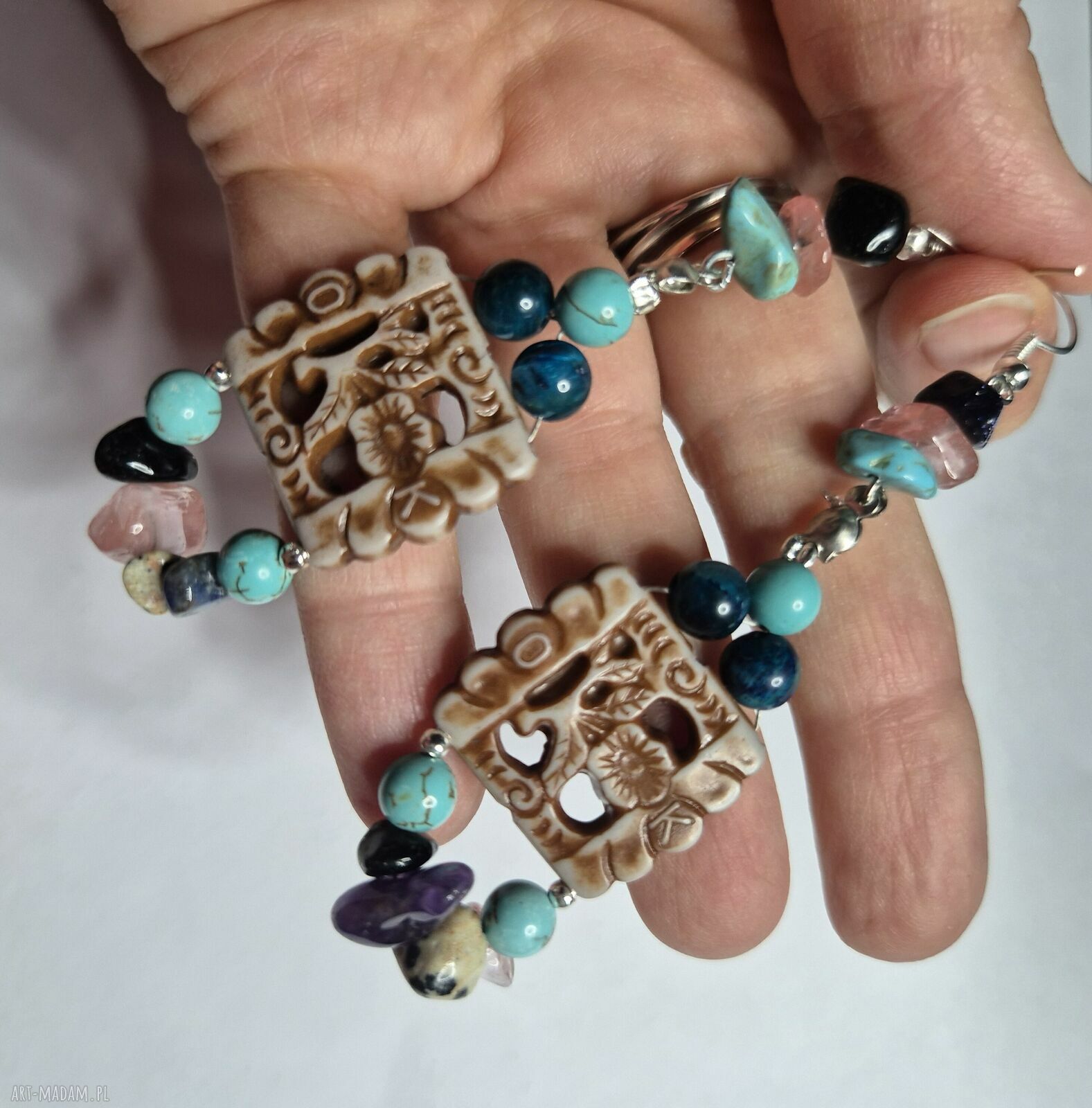 Lekkie kolorowe kolczyki boho z ceramicznym elementem