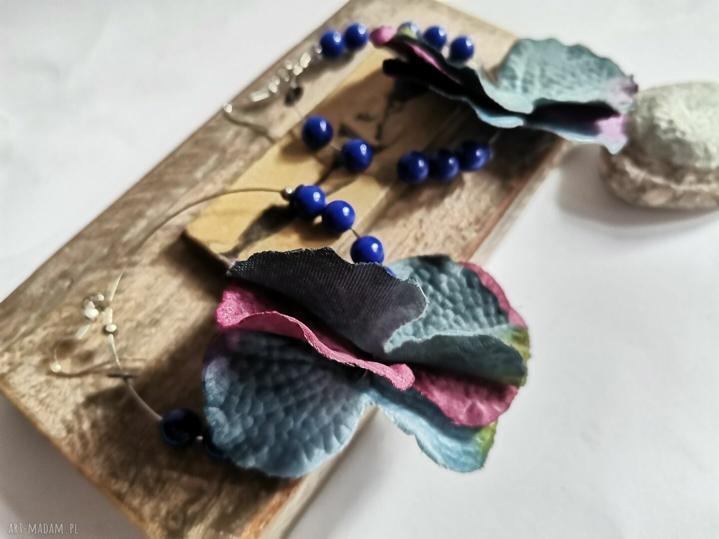 Kolczyki boho kwiaty i pióra - lekkie etno od Ruda Klara