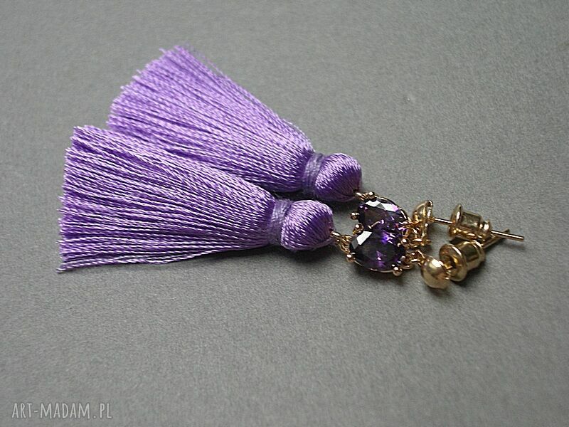 Liliowe kolczyki boho z chwostami i cyrkoniami handmade