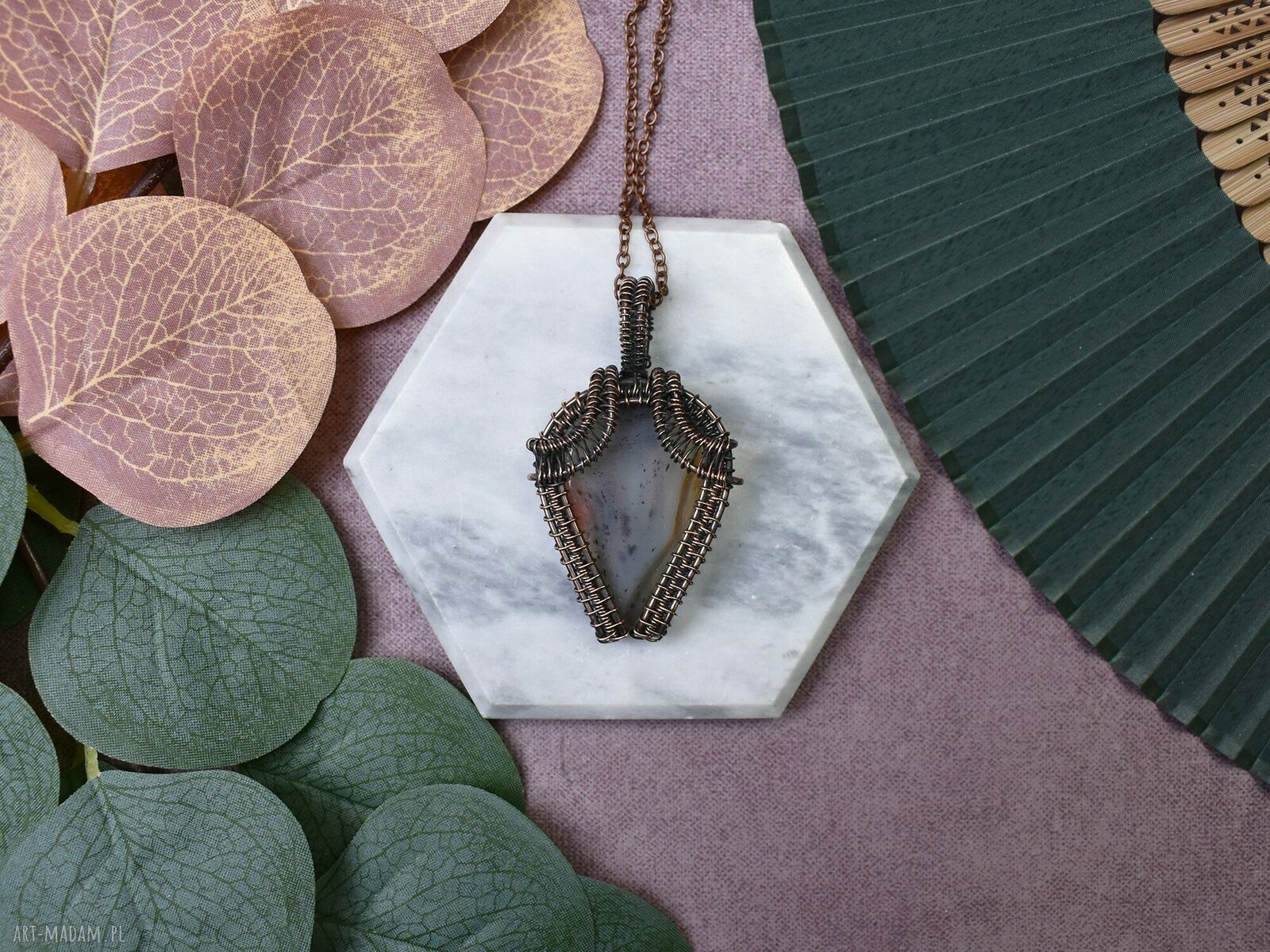 Miedziany wisiorek wire wrapping z agatem Montana #413 amulet ręcznie robiony