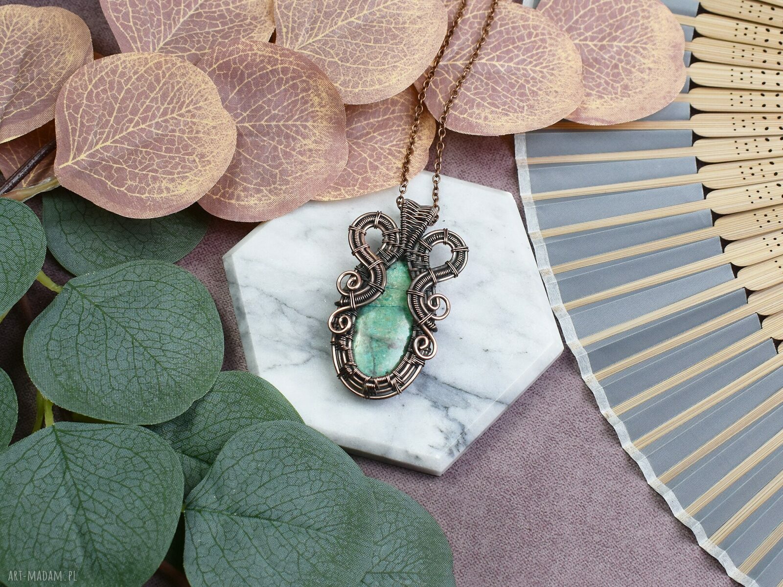 Miedziany wisiorek wire wrapping z szatukitem rękodzieło #527