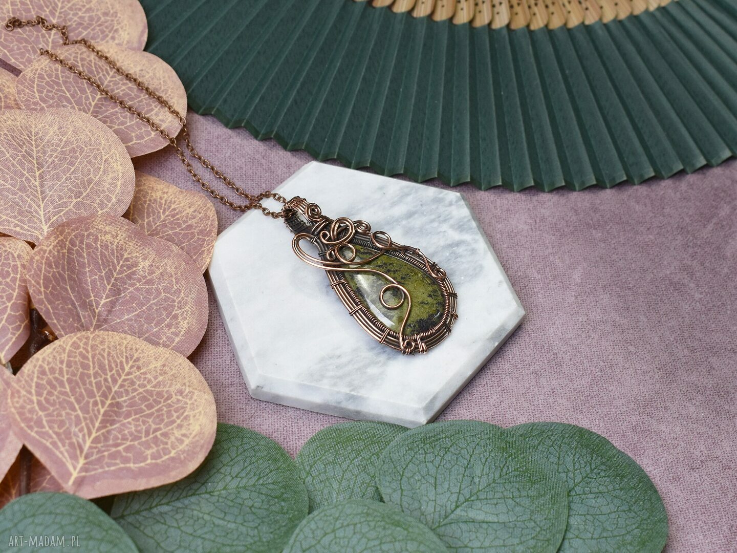 Miedziany wisiorek wire wrapping z zielonym jaspisem ręcznie robiony