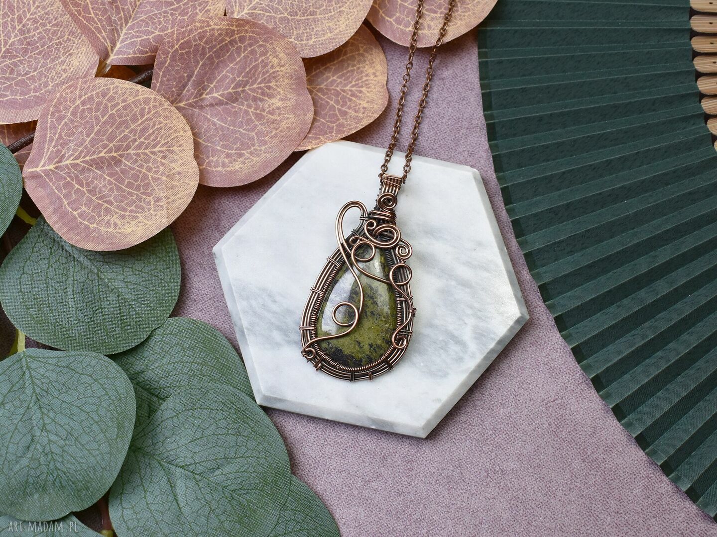 Miedziany wisiorek wire wrapping z zielonym jaspisem ręcznie robiony