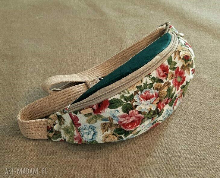 Nerka róże na białym z zielonym HandMade