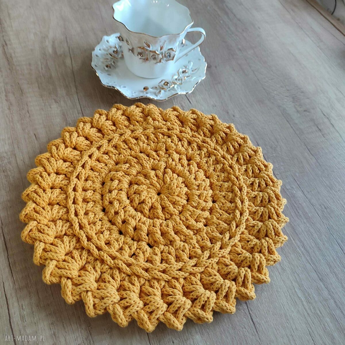 Podkładka boho ze sznurka szydełkowana 26 cm
