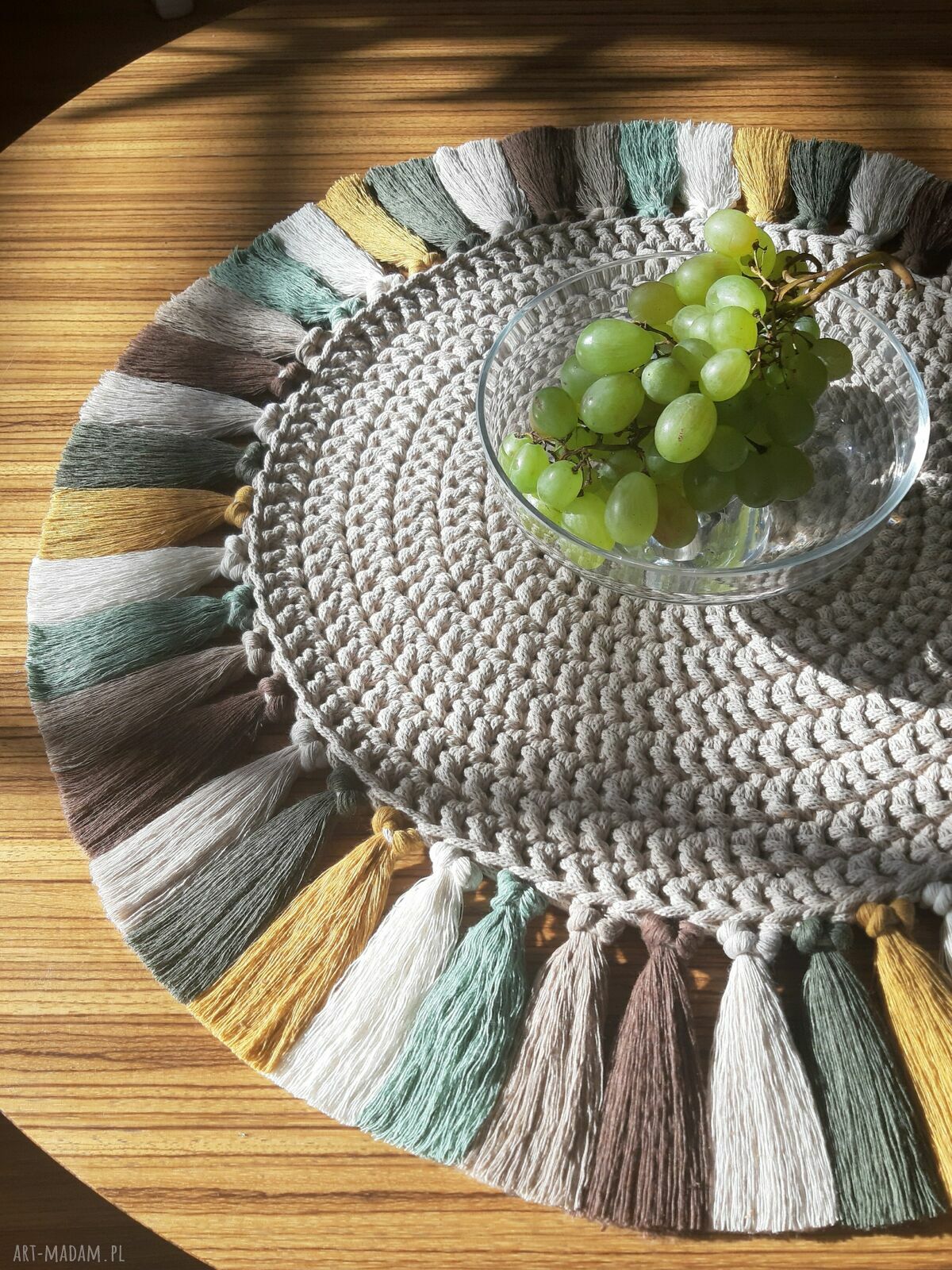 Podkładka boho XXL 60 cm z frędzlami - ręcznie pleciona na stół