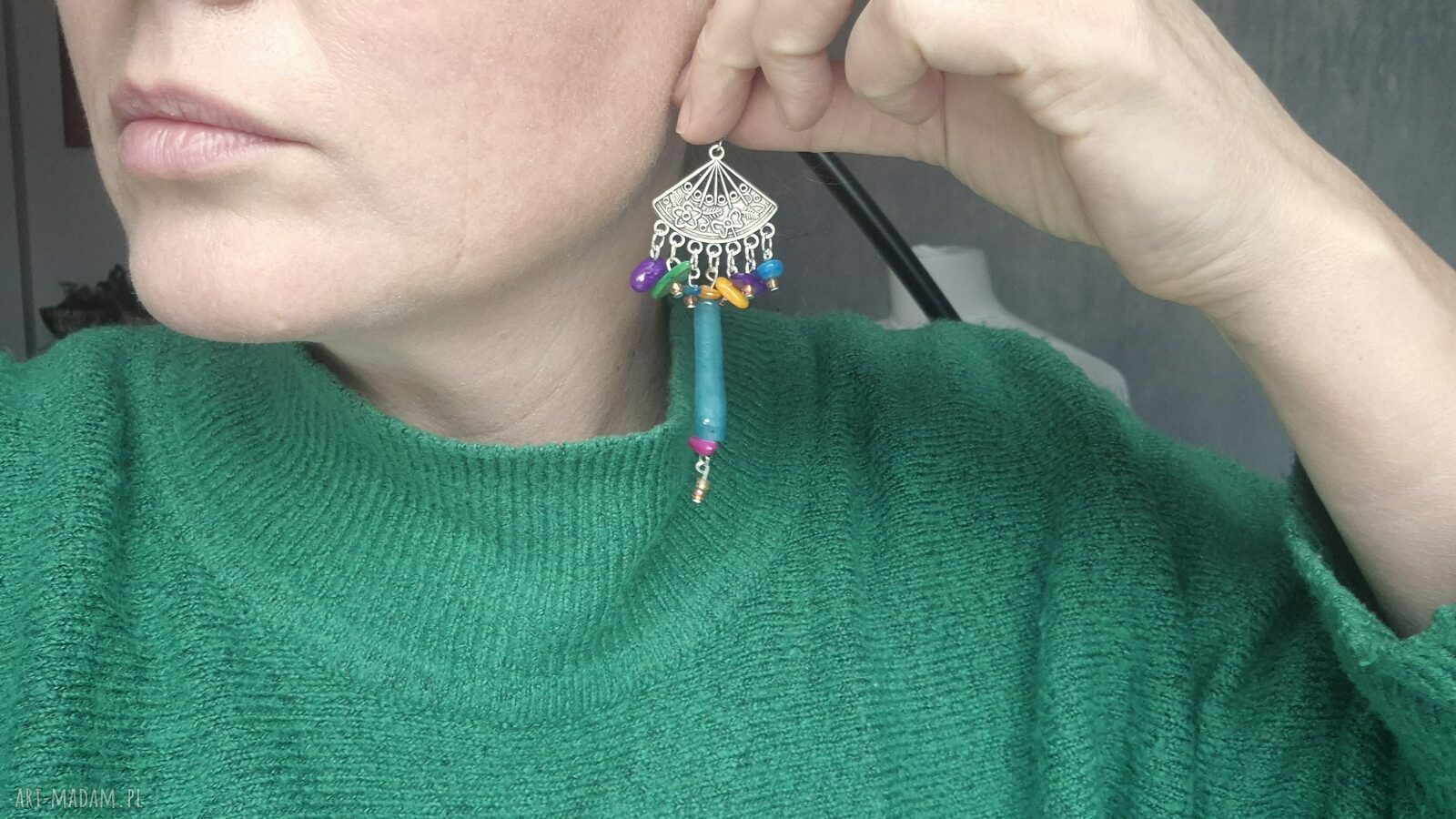 Kolczyki boho duże w indyjskim stylu FO DAM - lekkie pióra i kolorowe detale