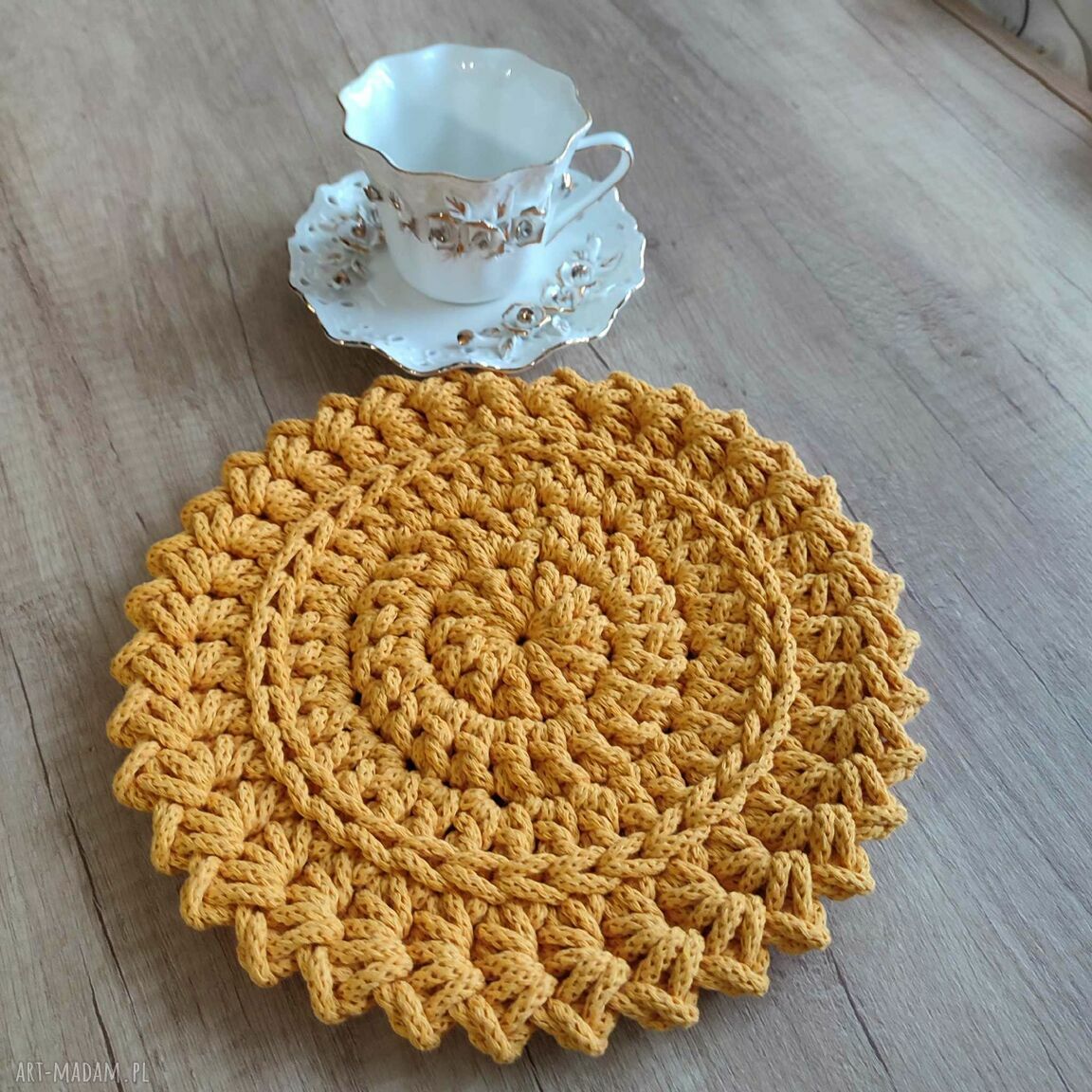 Podkładka boho ze sznurka szydełkowana 26 cm