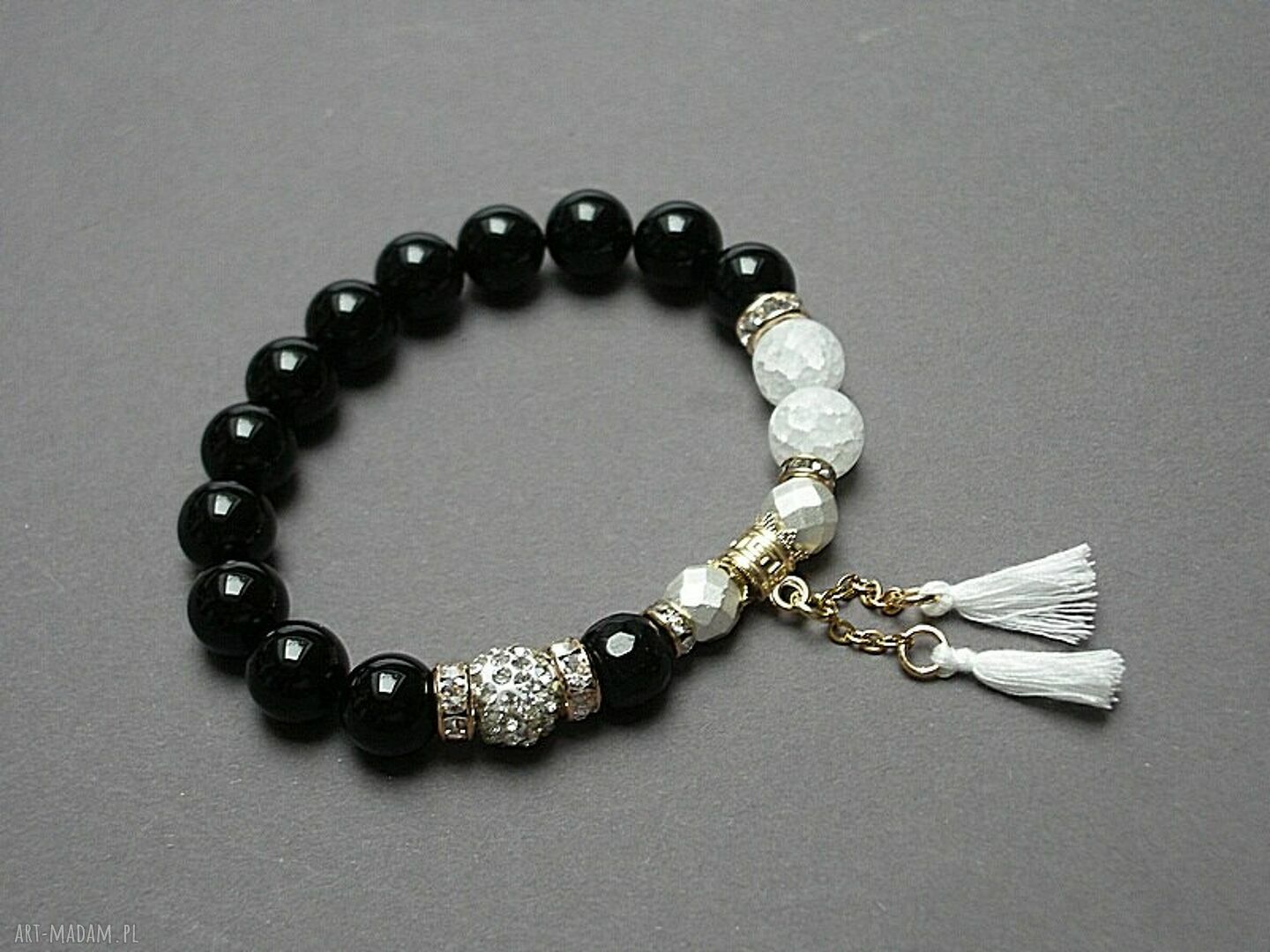 Troki Black and White vol. 4 - bransoletka handmade z onyksu, kwarcu lodowego i chwostami