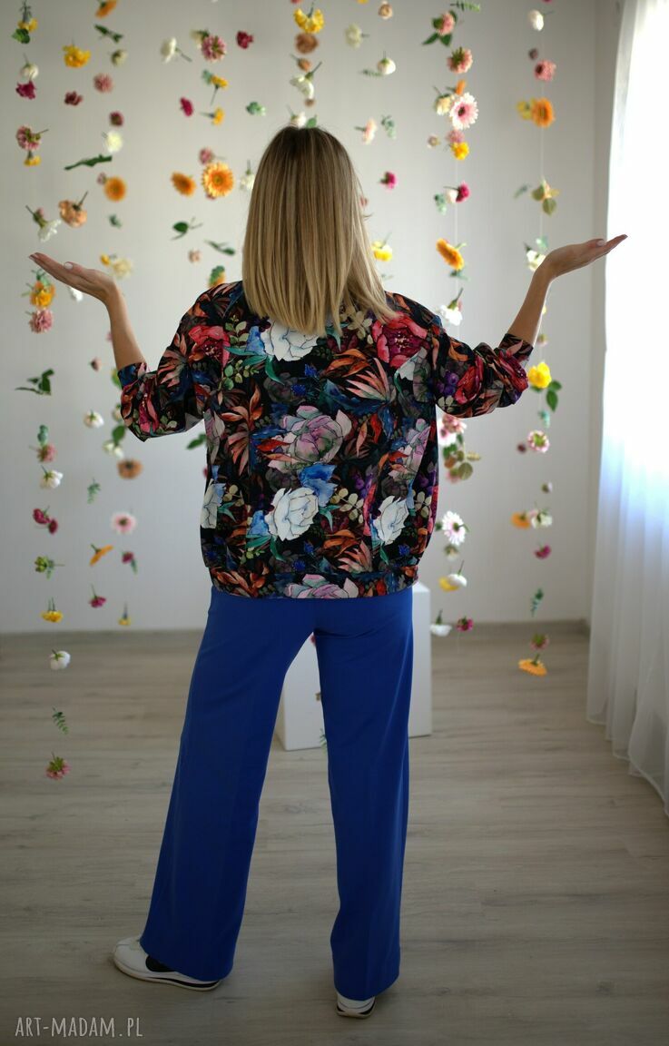 Bomberka oversize z piwoniiami - bluza bez kaptura