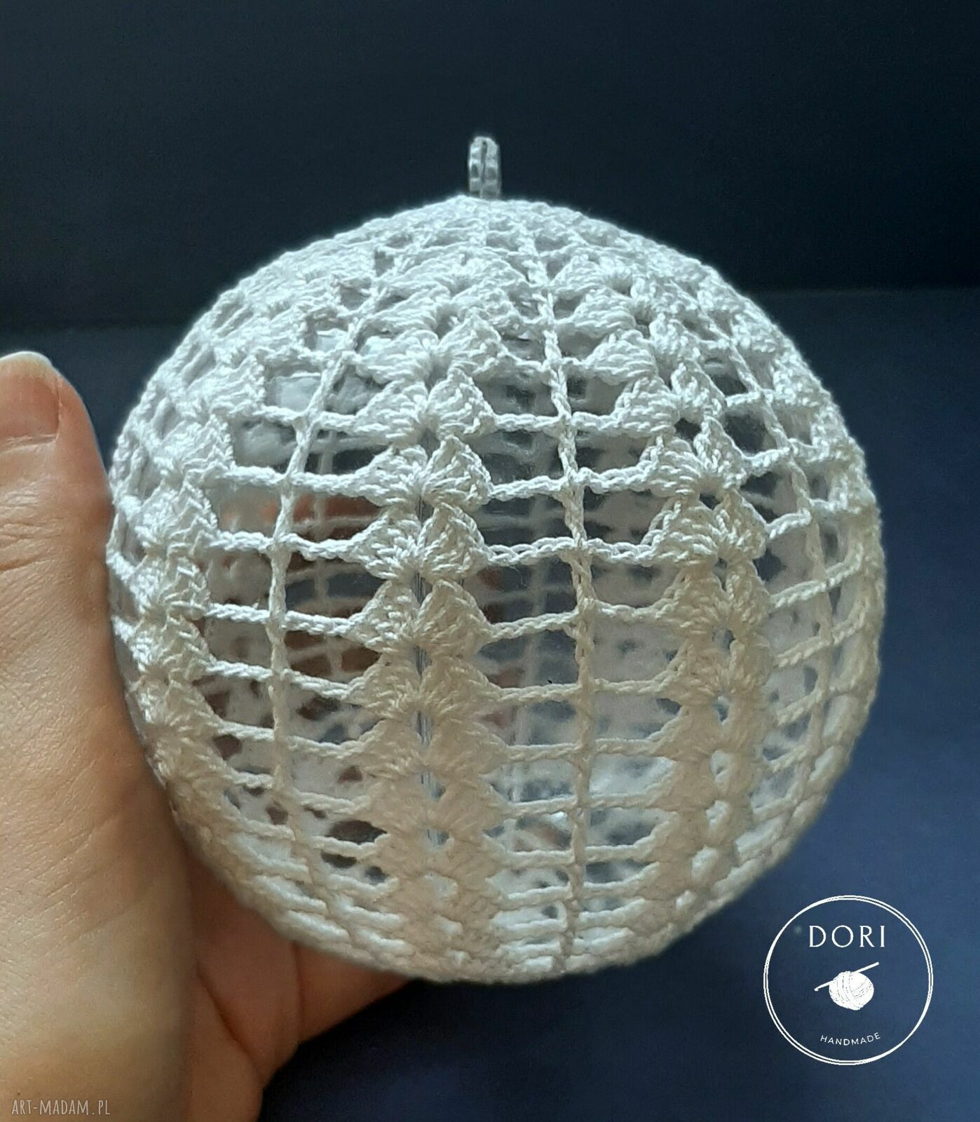 Szydełkowa bombka na choinkę 10 cm - rękodzieło