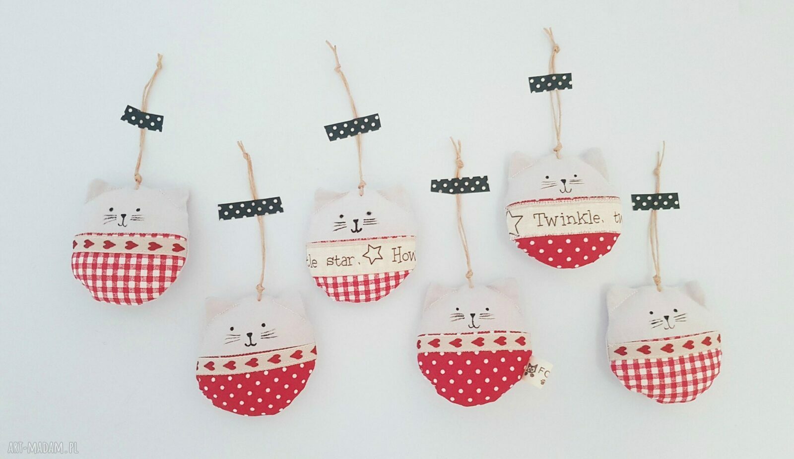 pomysł na prezent pod choinkę: zestaw kocich bombek choinkowych 6 sztuk Handmade